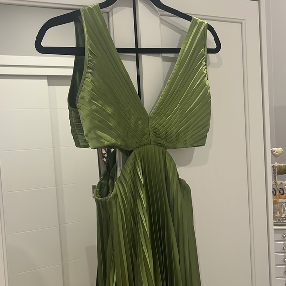 Abercrombie Satin Pleated Cutout Maxi Dress - Picture 9 of 10
